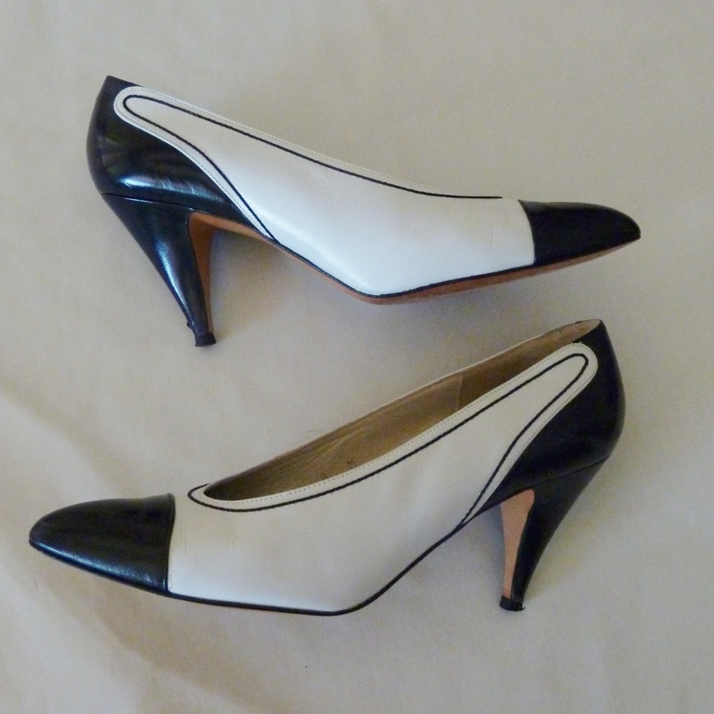 Vintage Evan Picone Navy and White Heels EUC
